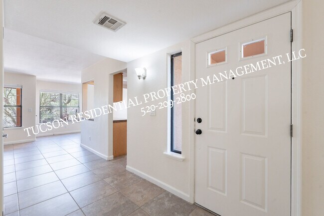 Foto del edificio - 6651 N Campbell Ave