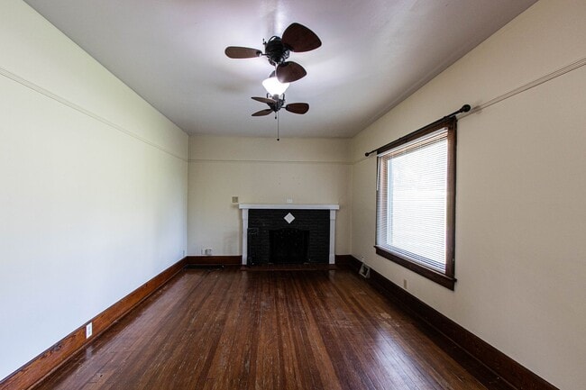Building Photo - Coming Soon 3 Bedroom Westside House