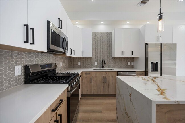 Foto del edificio - 7961 Henson St