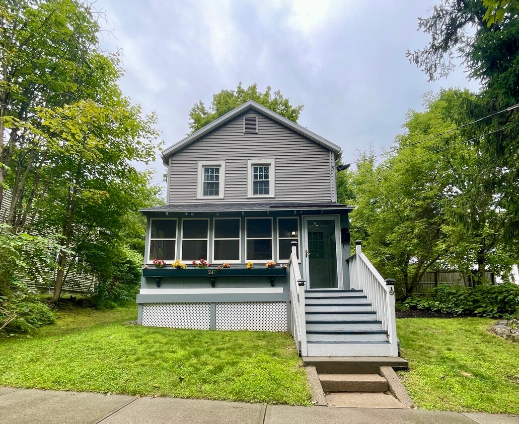 247-maple-ave-saratoga-springs-ny-12866-house-rental-in-saratoga