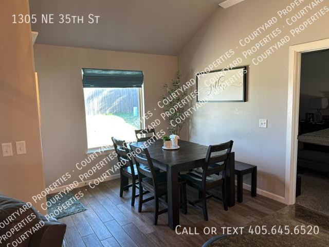 Building Photo - 1305 NE 35th St
