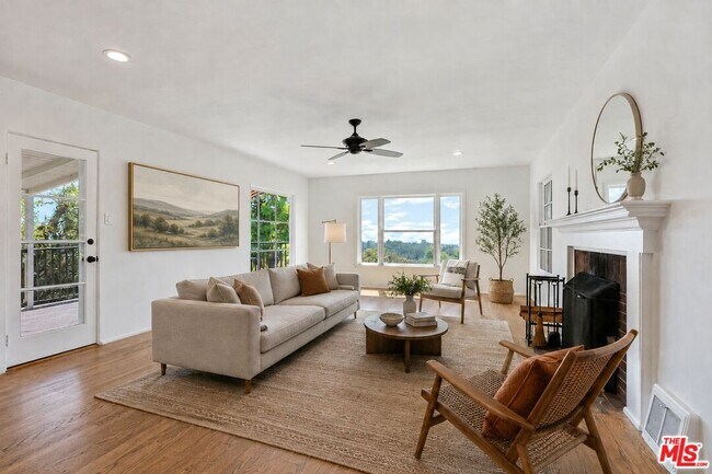 Building Photo - 214 Sequoia Dr