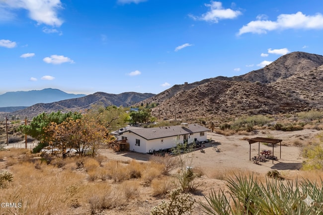 Foto del edificio - 3 bedroom 1.5 bathroom with amazing views of Morongo Valley