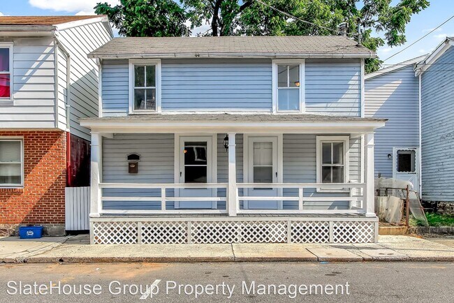 Building Photo - 3 br, 1 bath House - 55 Breckenridge St