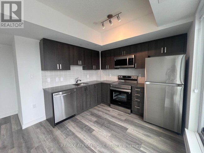 Photo du bâtiment - 556-556 Marlee Ave