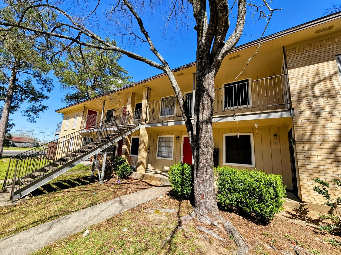 Building Photo - Timbers Apartments