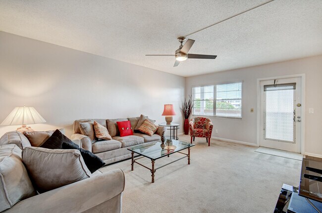 Building Photo - 3056 Cornwall C