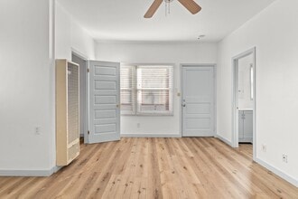 Building Photo - 526 Magnolia Ave