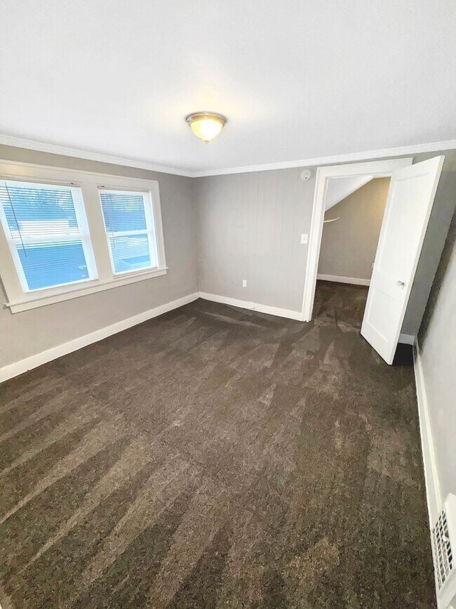 Foto del edificio - 6824 Hanna Lake Ave SE