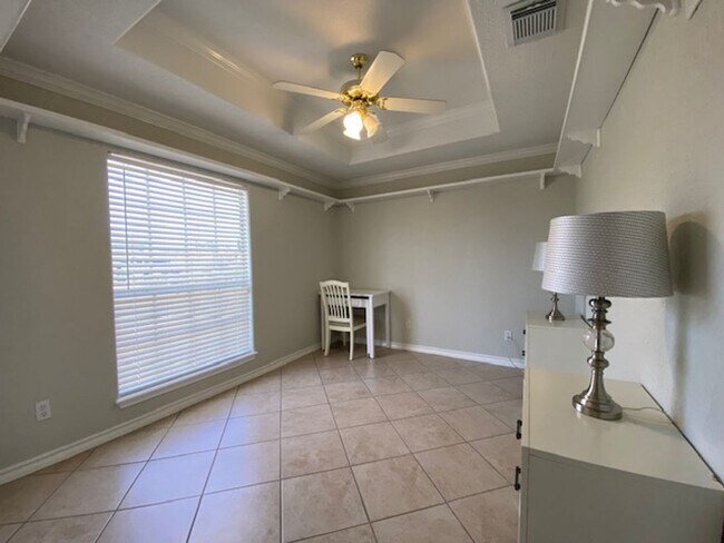 Building Photo - DON’T MISS OUT ON THIS ISLAND GEM!