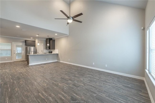 Building Photo - 705 Dominik Dr