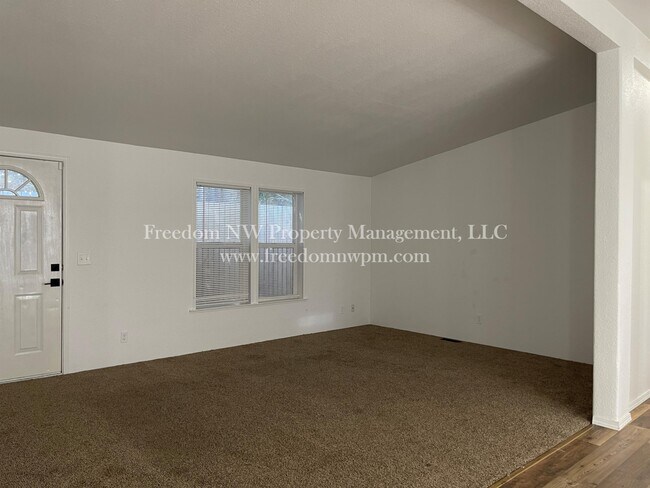 Building Photo - 908 Vienna St