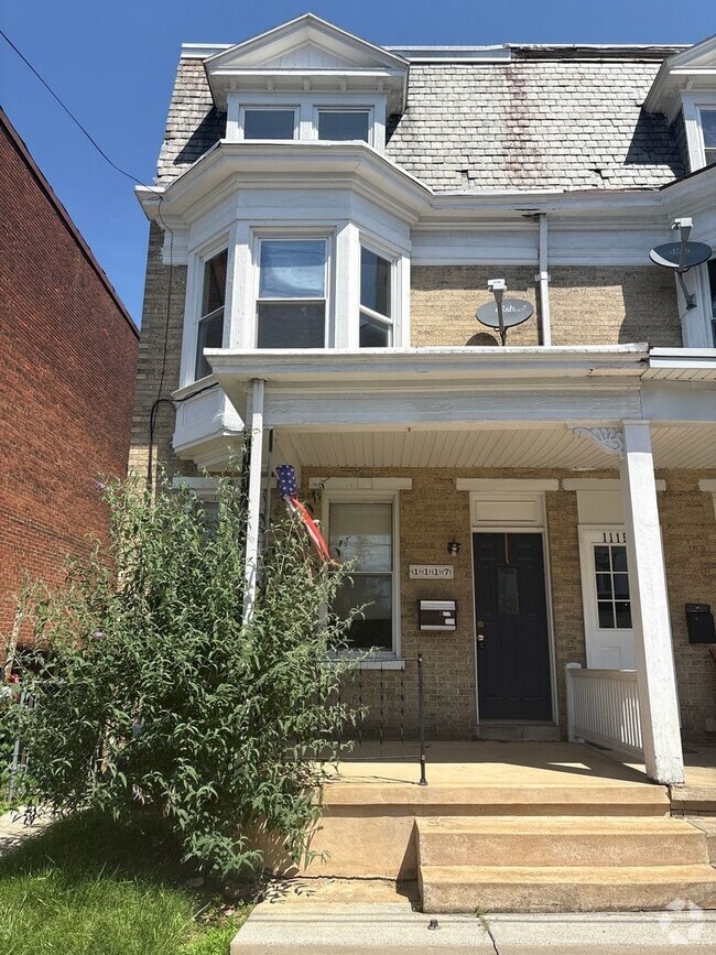 Building Photo - 1117 W King St