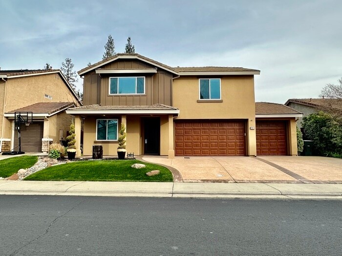 Foto principal - Must See This Beautiful 4 Bedroom 3 Bathro...