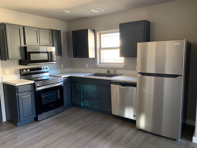 Foto del edificio - Rent decrease! New 3 bedroom/ 1 bathroom h...