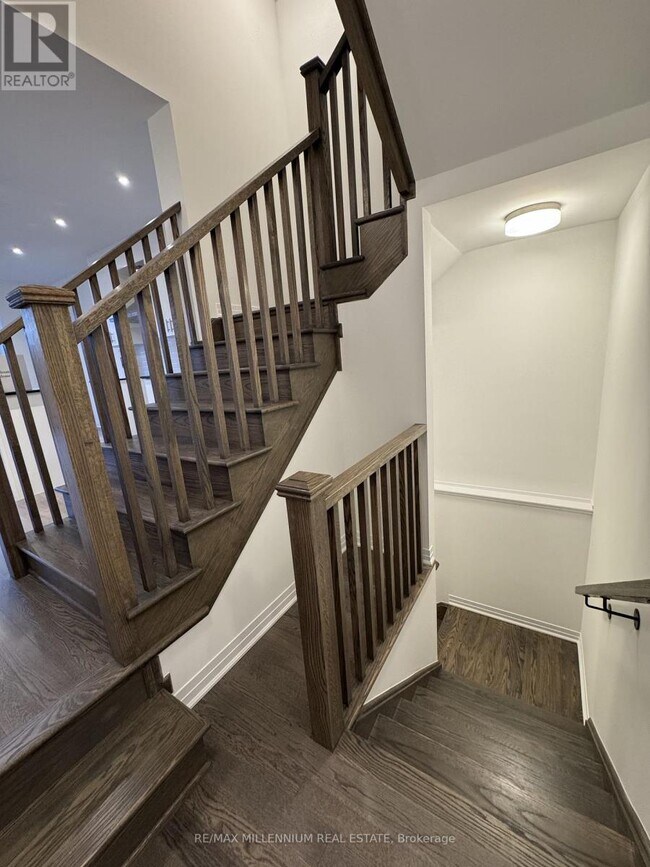 Photo du bâtiment - 3278 Crystal Dr