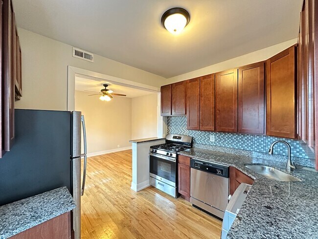 Foto del edificio - 3528 N Racine