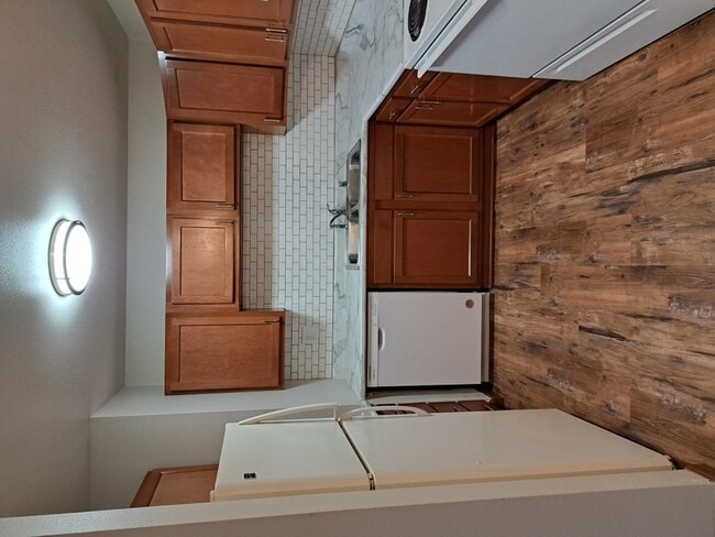 Building Photo - 907 Tayco St