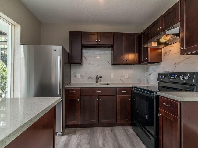 Foto del edificio - 1819 Cove Park Dr