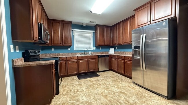 Building Photo - Two bedroom Two bathroom with shop/craft room