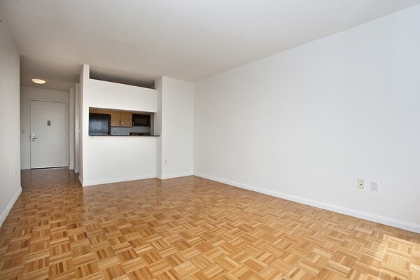 Primary Photo - 500 10th Ave