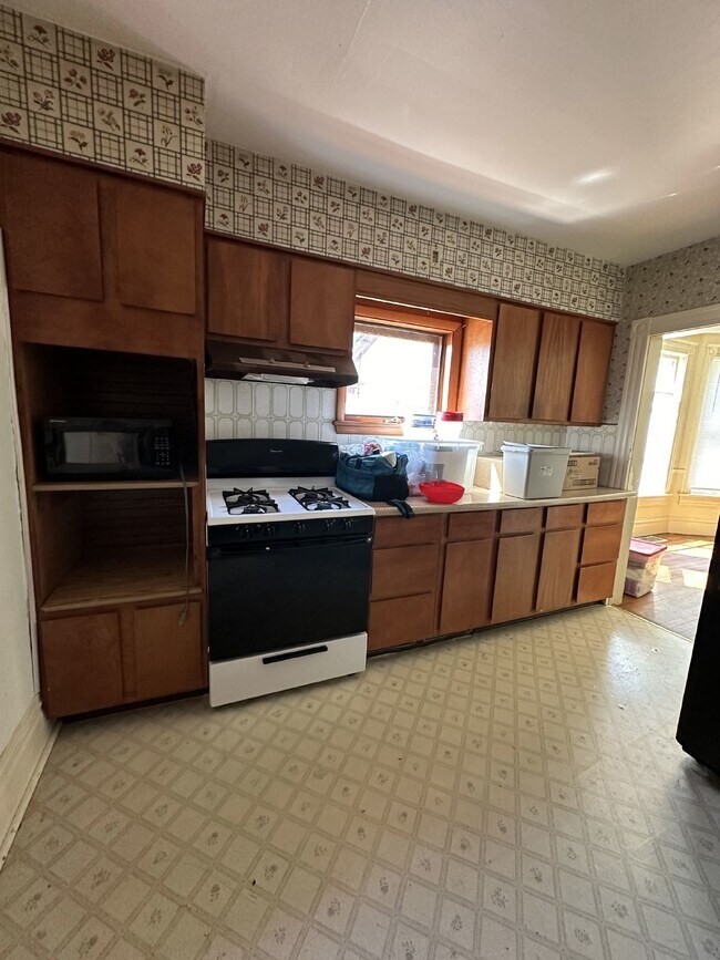 Foto del edificio - Superb 3 Bed 2 Bath close to UWEC! Availab...