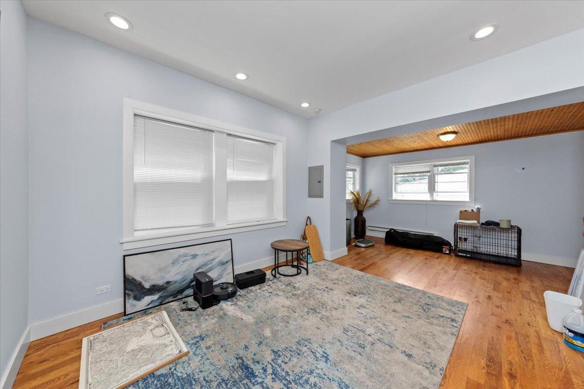 Foto principal - 3 bedroom in Chicago IL 60625