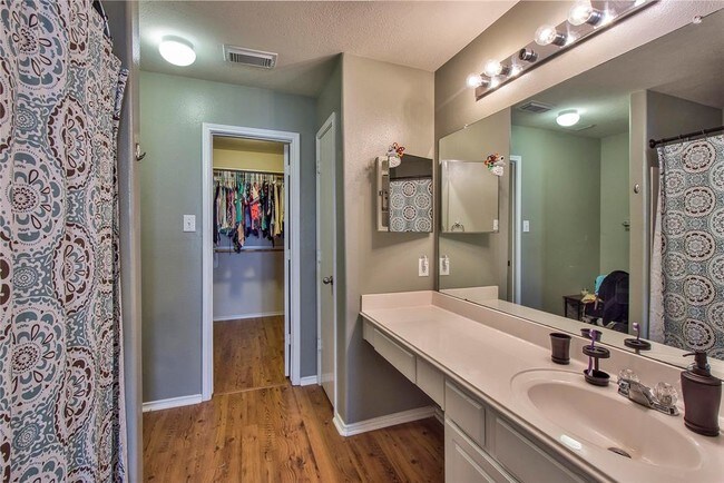 Foto del edificio - 2919 Landing Edge Ln