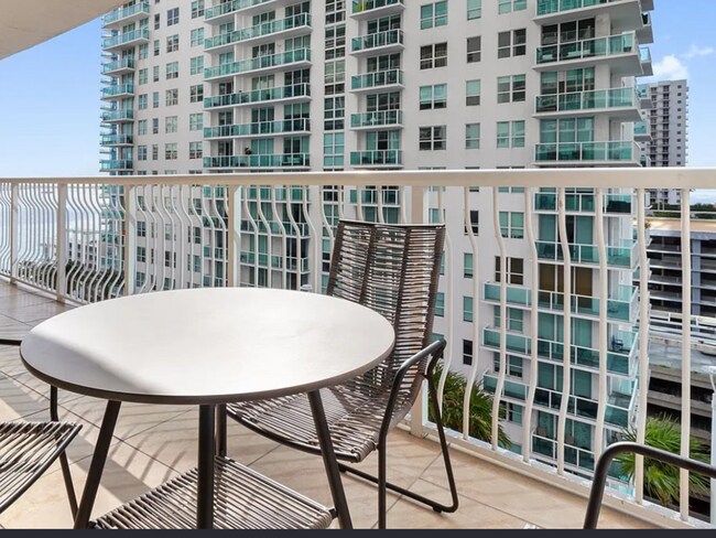 Building Photo - 1200 Brickell Bay Dr