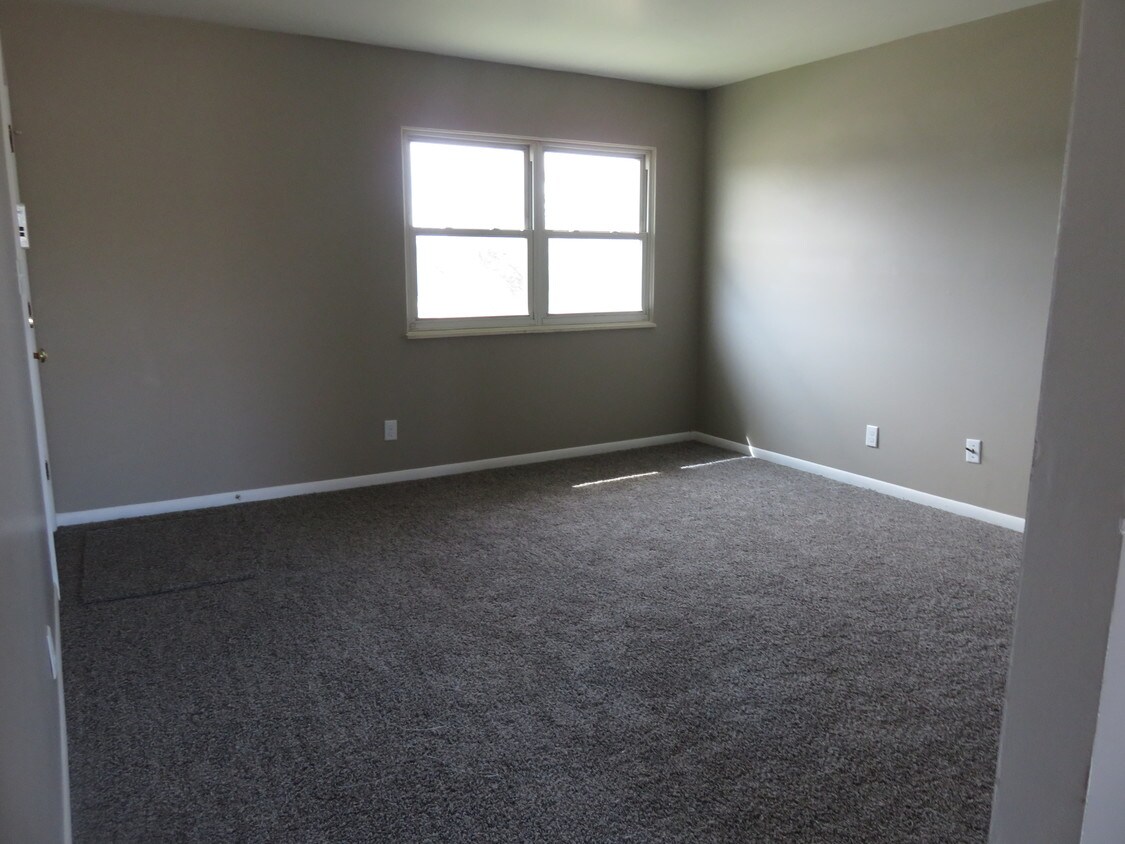 2BEDROOM 1 BATH located by Everything! Apartment for Rent in East