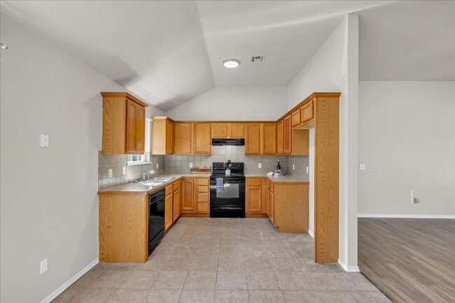 Building Photo - Adorable remodel in Yukon/Mustang schools