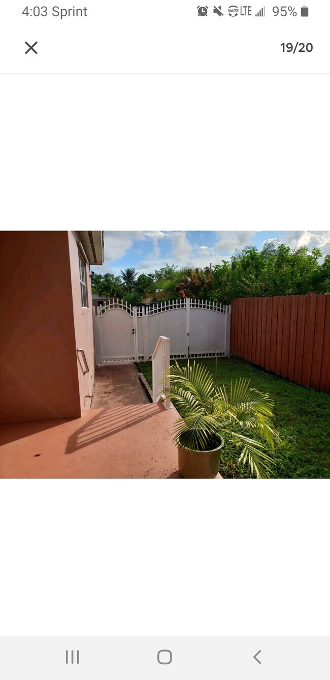 Gated entry - 433 SE 5th St