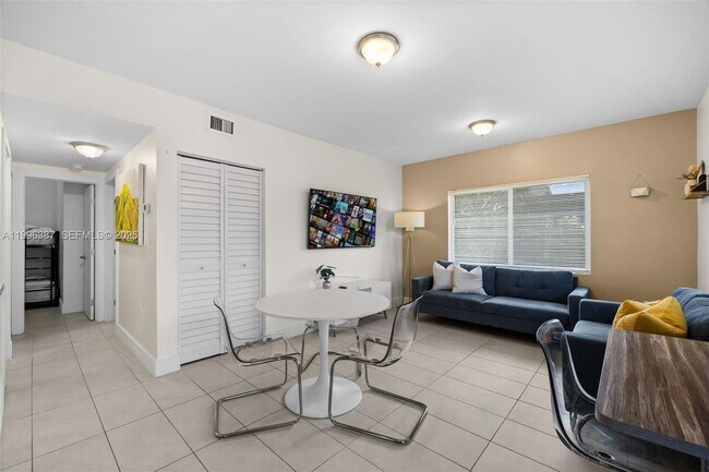 Foto del edificio - 1286 NE 109th St