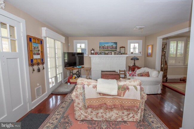 Building Photo - 1007 Larchmont Ave
