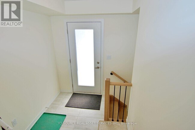 Building Photo - 1695 Dersan St