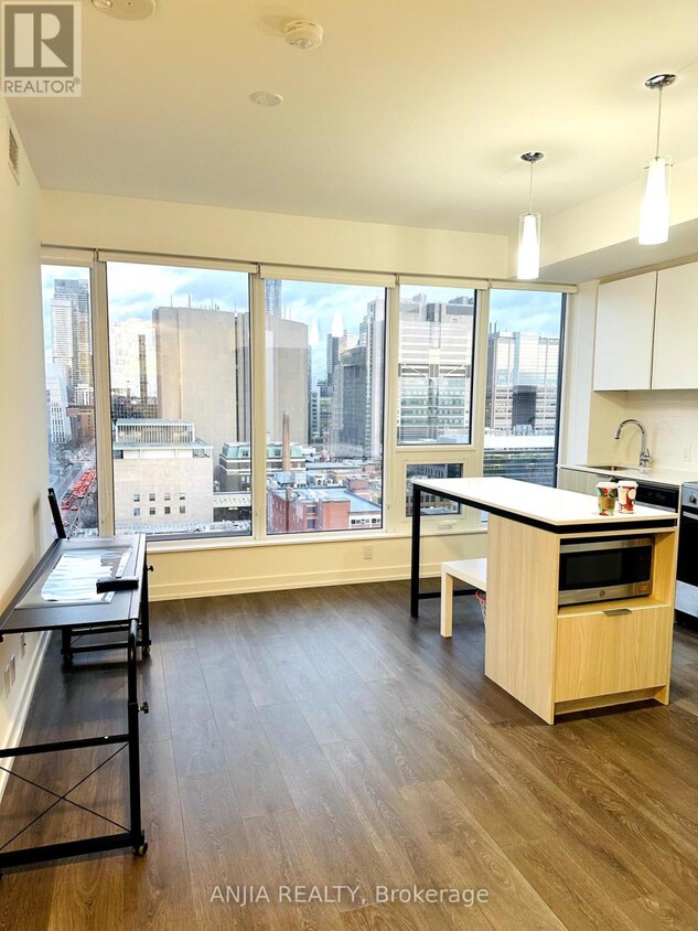 Photo principale - 203-1203 College St