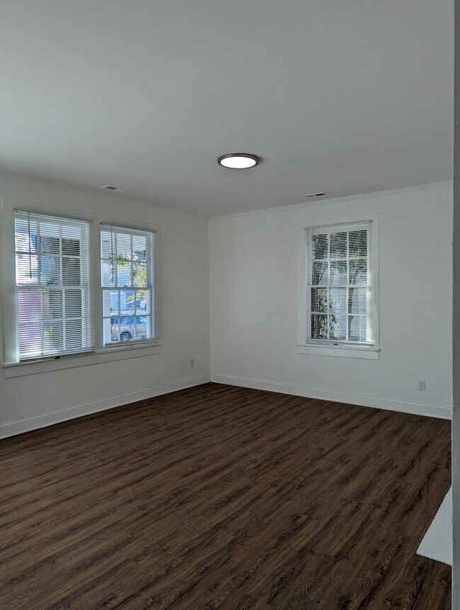 Building Photo - 107 S Liberty St