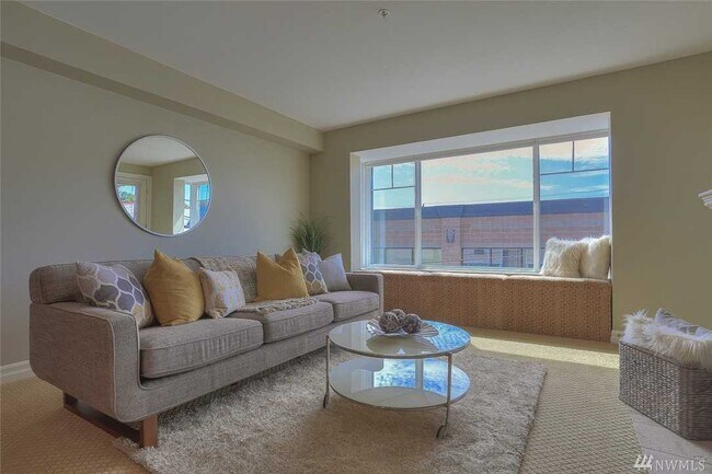 Foto del edificio - 2425 33rd Ave W