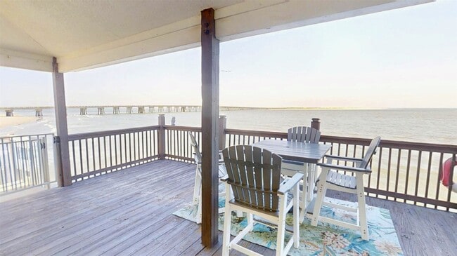 Building Photo - 13202 Gulf Beach Dr