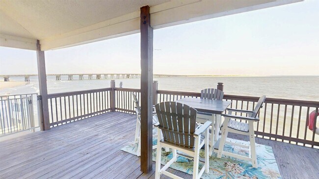 Foto del edificio - 13202 Gulf Beach Dr