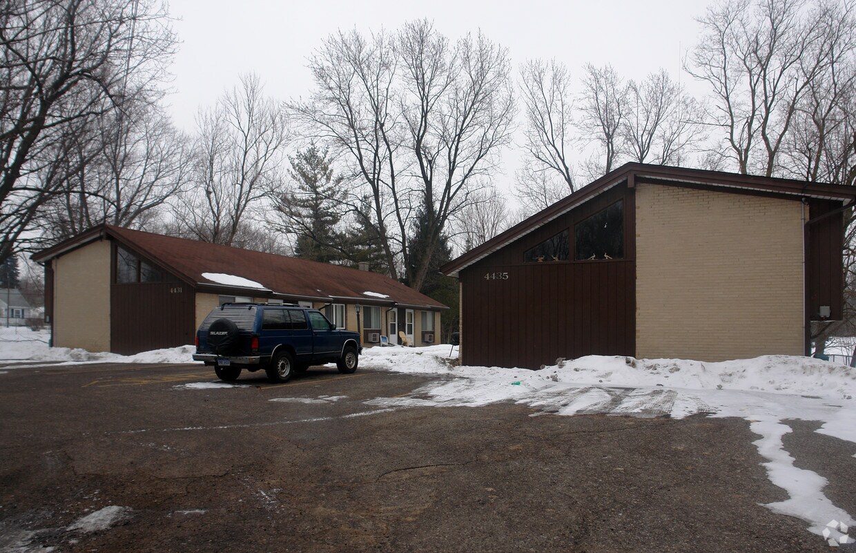 4435 Holt Rd, Holt, MI 48842 Apartments Holt, MI