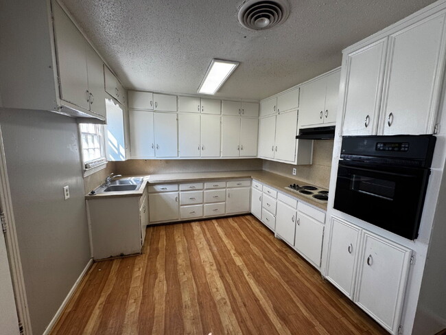 Foto del edificio - House Located Near Maxey Park, Medical District & Elementary School!