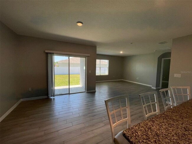Building Photo - 3307 Summerdale Way
