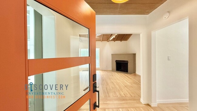 Building Photo - Elegant Modern Montclair Retreat Designed ...