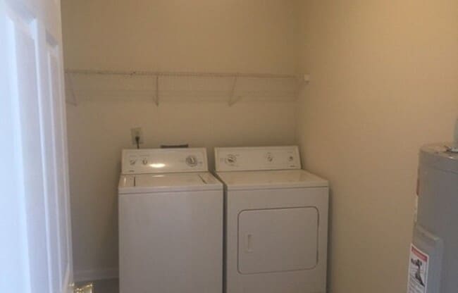 Building Photo - Pre-Leasing for August 7 2026!