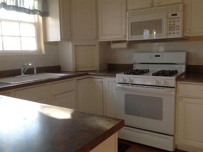 Building Photo - 5004 Maple Leaf Dr