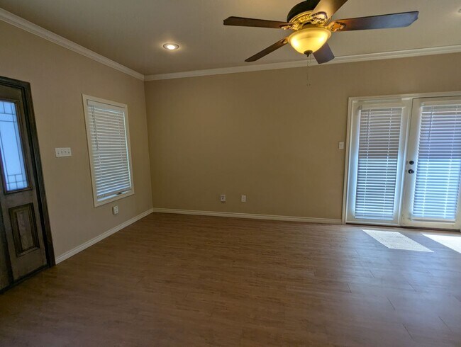 Building Photo - Prestigious 3/3/2 Home in Lubbock Cooper School District.