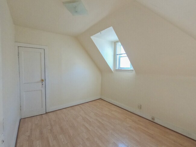 Foto del edificio - 1324 W Holt Ave