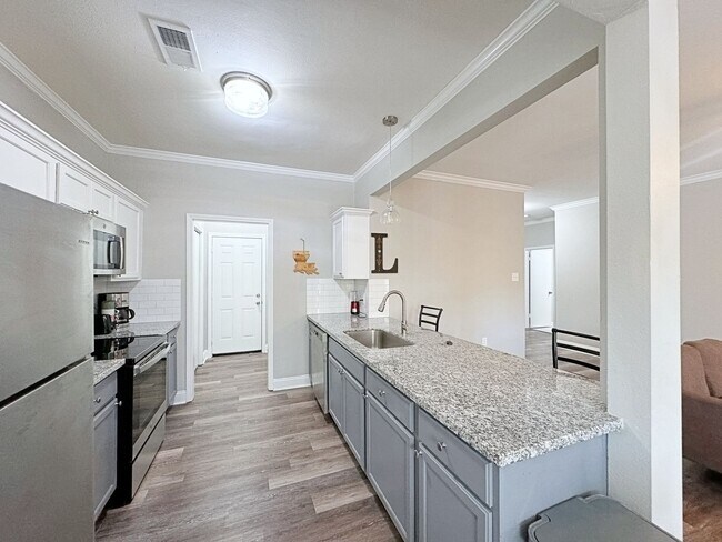 Foto del edificio - 4 Bedroom Furnished or UnFurnished rental