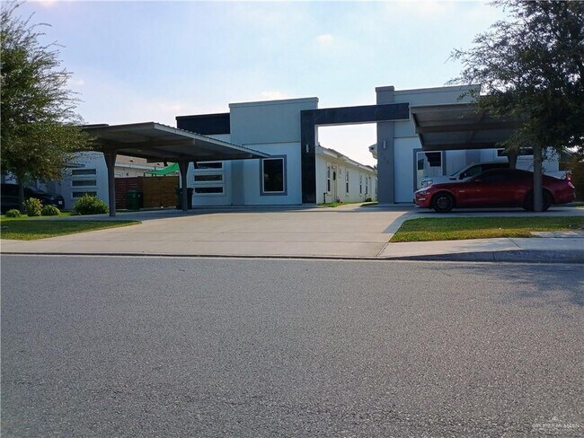 Building Photo - 5 West Dr